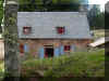 Tiens, une maison trs accueillante.